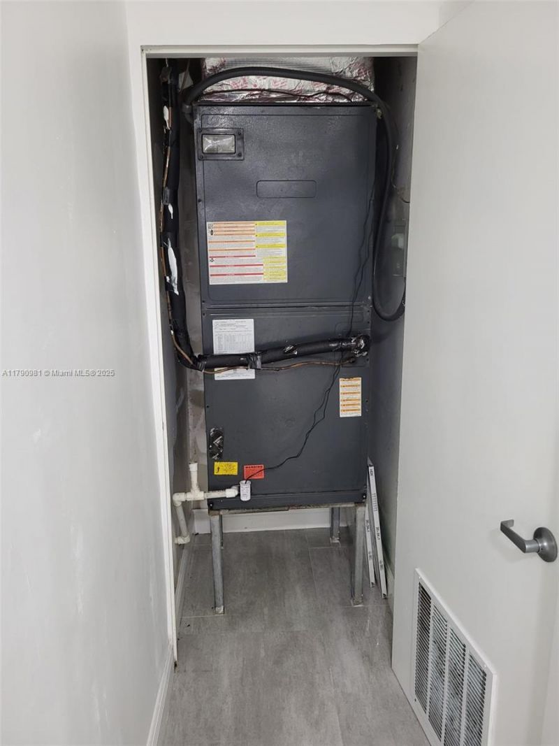 1650 NE 147th St, Miami, FL 33181 Photo