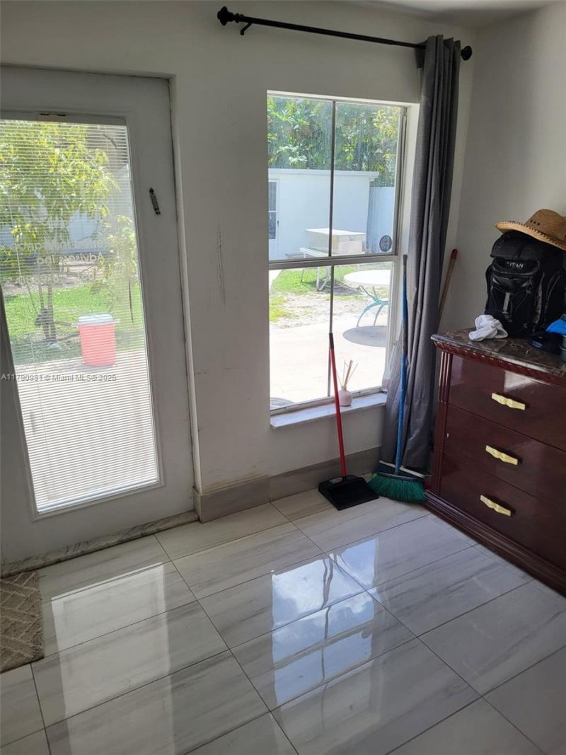 1650 NE 147th St, Miami, FL 33181 Photo