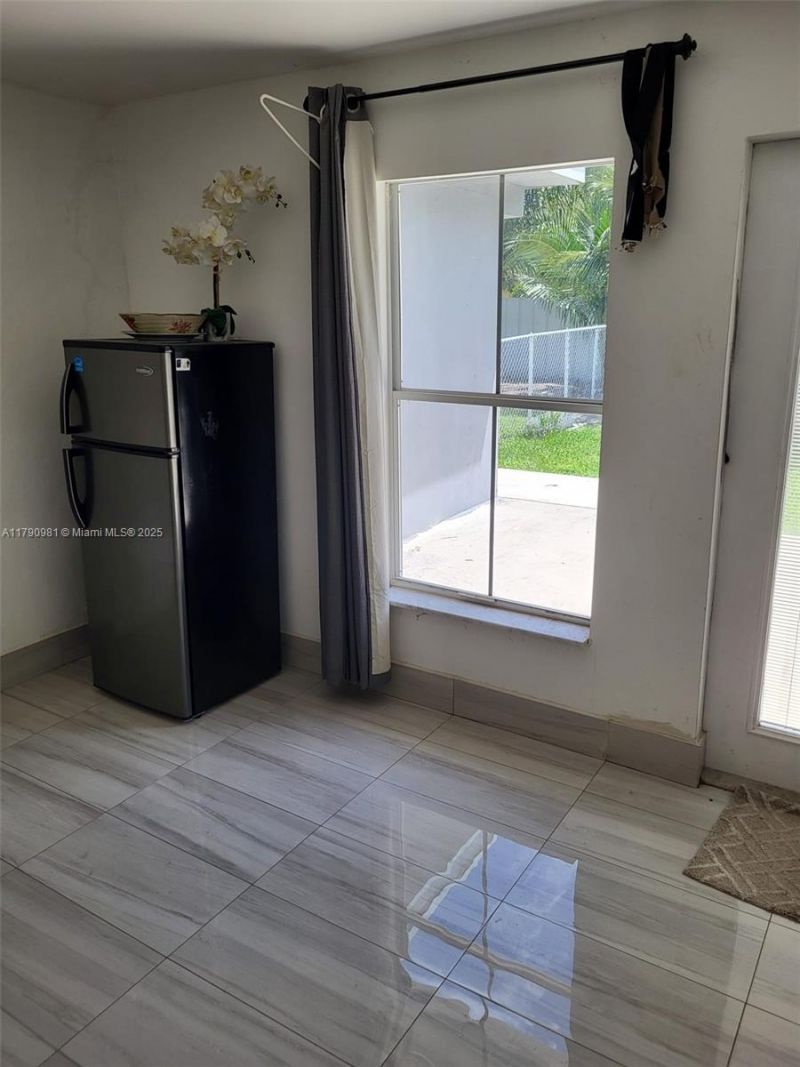 1650 NE 147th St, Miami, FL 33181 Photo