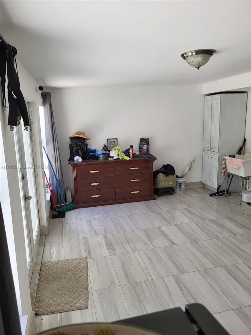 1650 NE 147th St, Miami, FL 33181 Photo