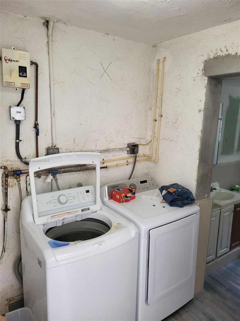 1650 NE 147th St, Miami, FL 33181 Photo