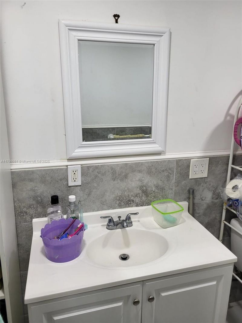 1650 NE 147th St, Miami, FL 33181 Photo