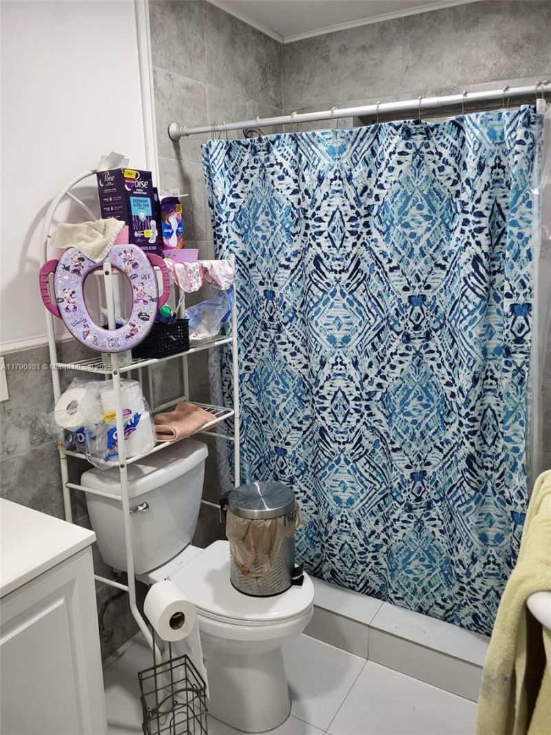 1650 NE 147th St, Miami, FL 33181 Photo