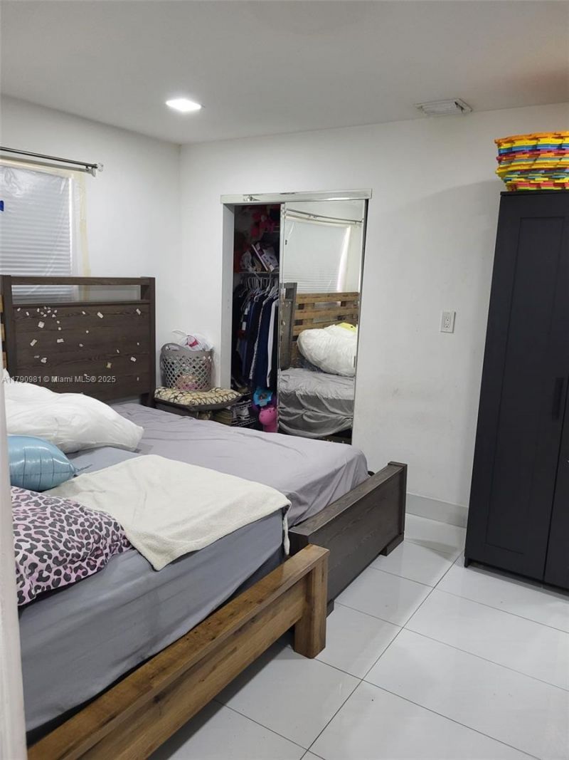 1650 NE 147th St, Miami, FL 33181 Photo