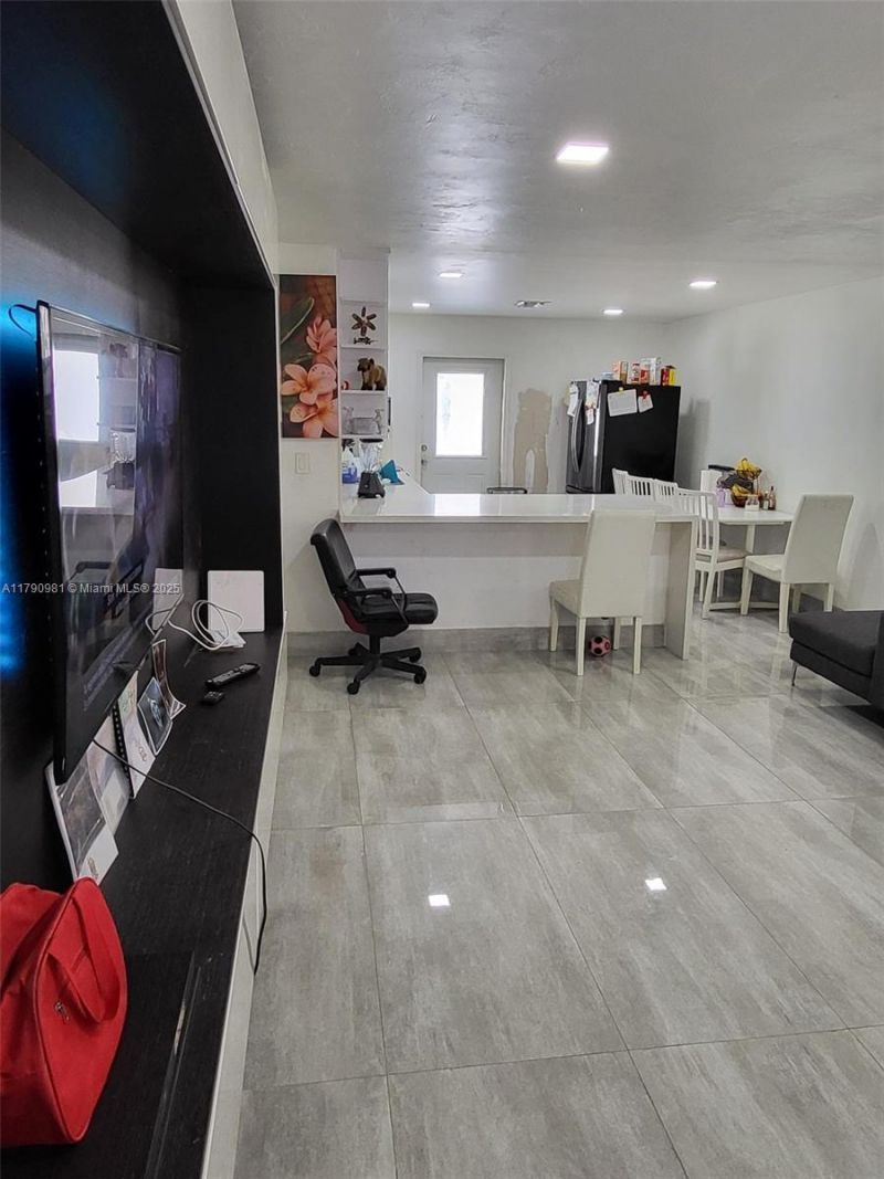 1650 NE 147th St, Miami, FL 33181 Photo