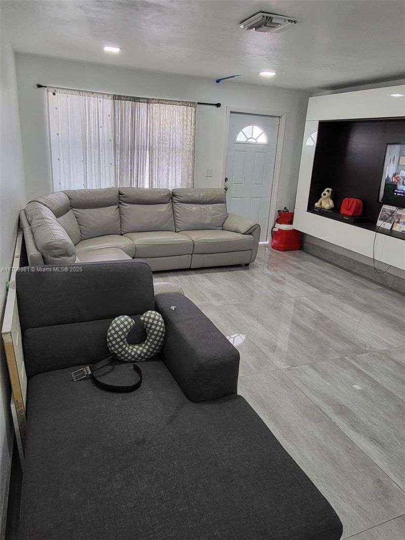 1650 NE 147th St, Miami, FL 33181 Photo