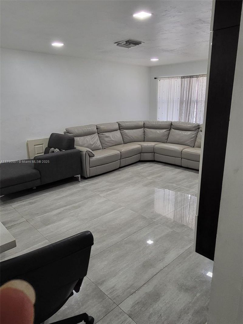 1650 NE 147th St, Miami, FL 33181 Photo