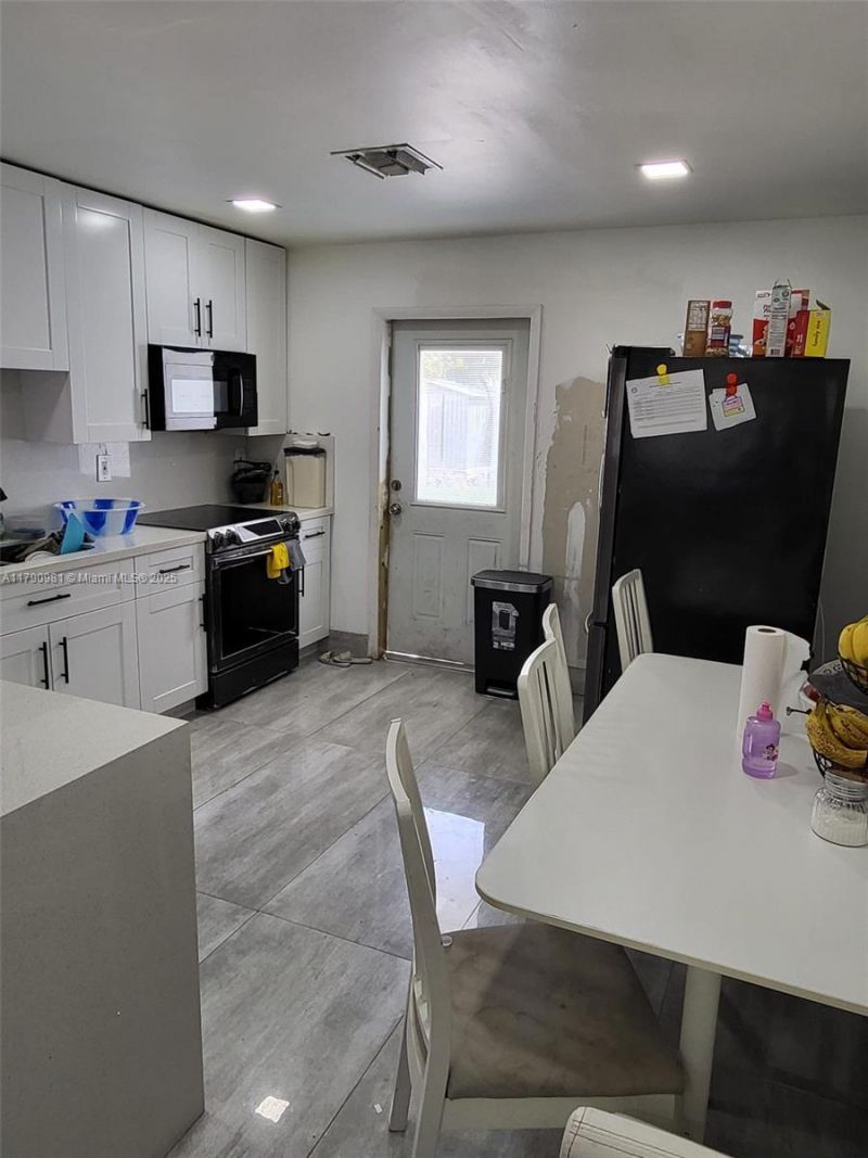 1650 NE 147th St, Miami, FL 33181 Photo