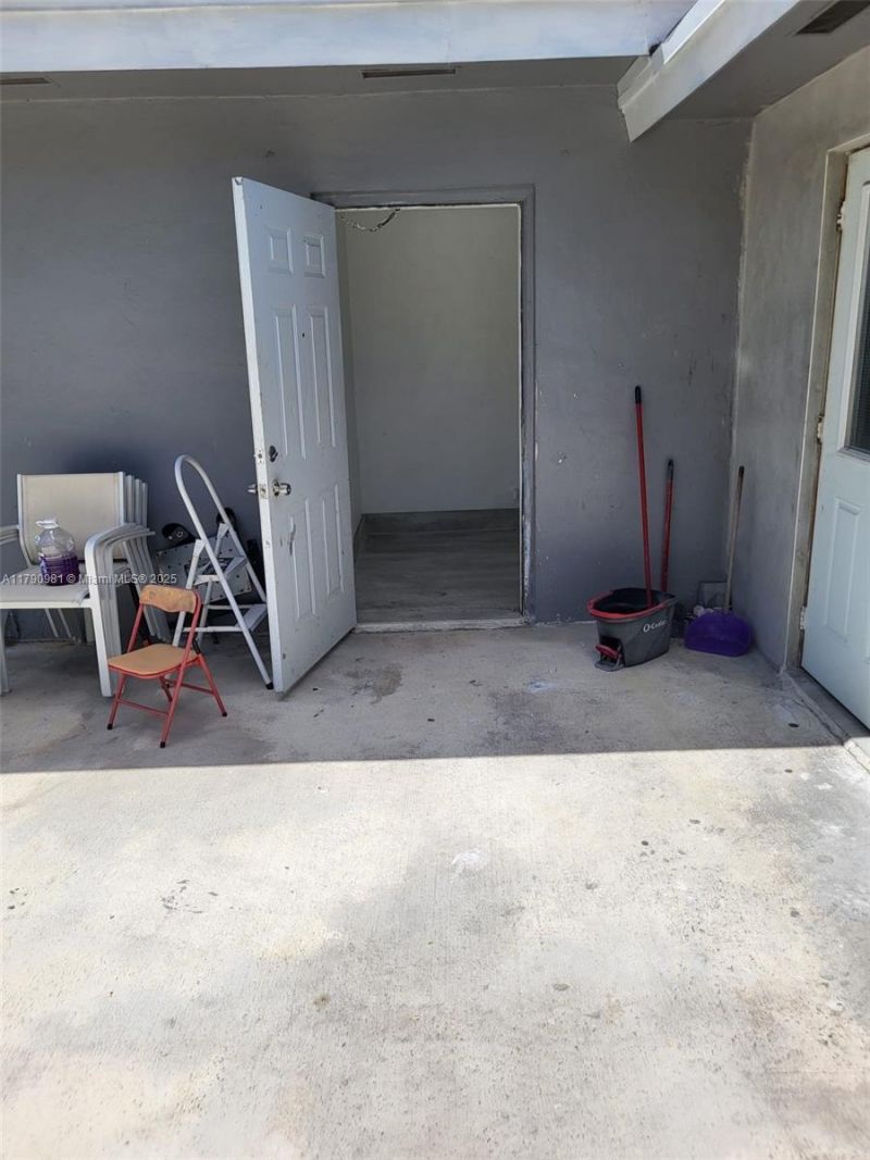 1650 NE 147th St, Miami, FL 33181 Photo