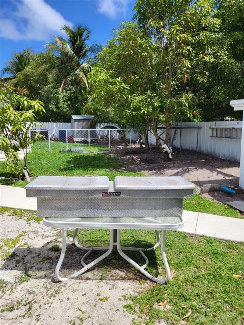 1650 NE 147th St, Miami, FL 33181 Photo