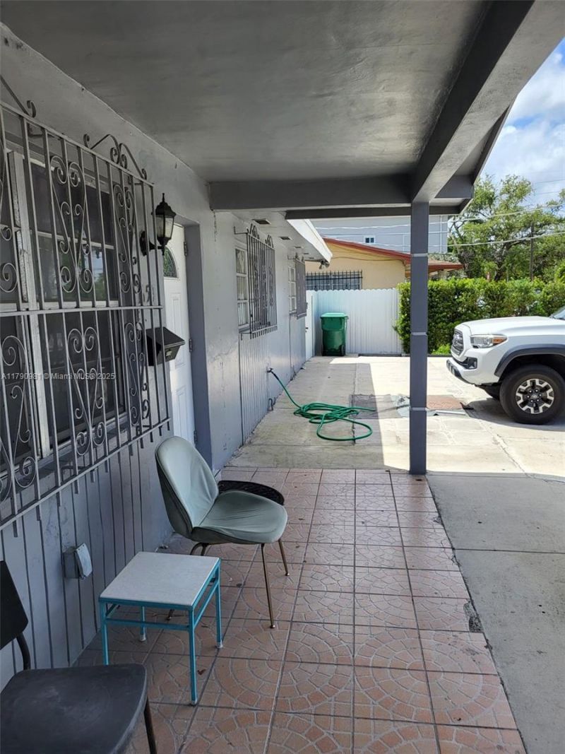 1650 NE 147th St, Miami, FL 33181 Photo