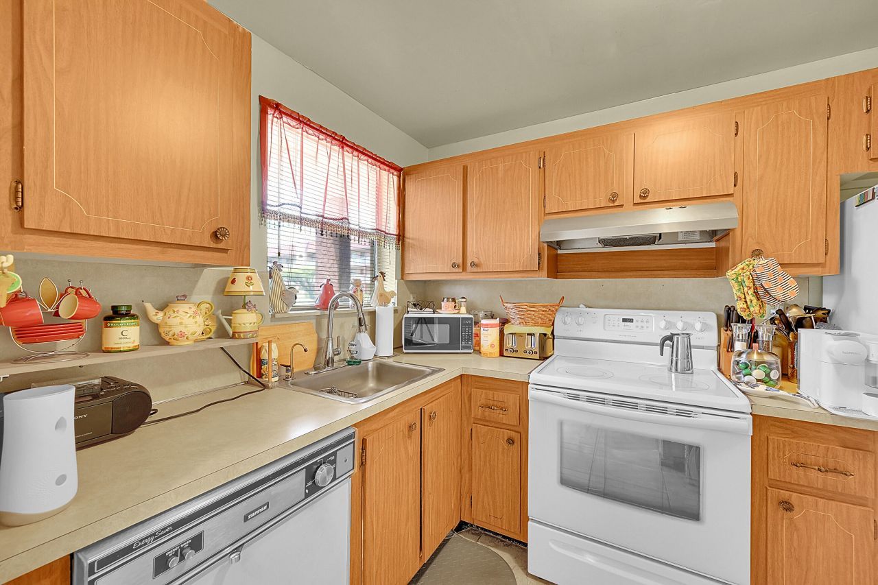 9621 Sunrise Lakes Boulevard, Unit 104, Sunrise, FL 33322 Photo