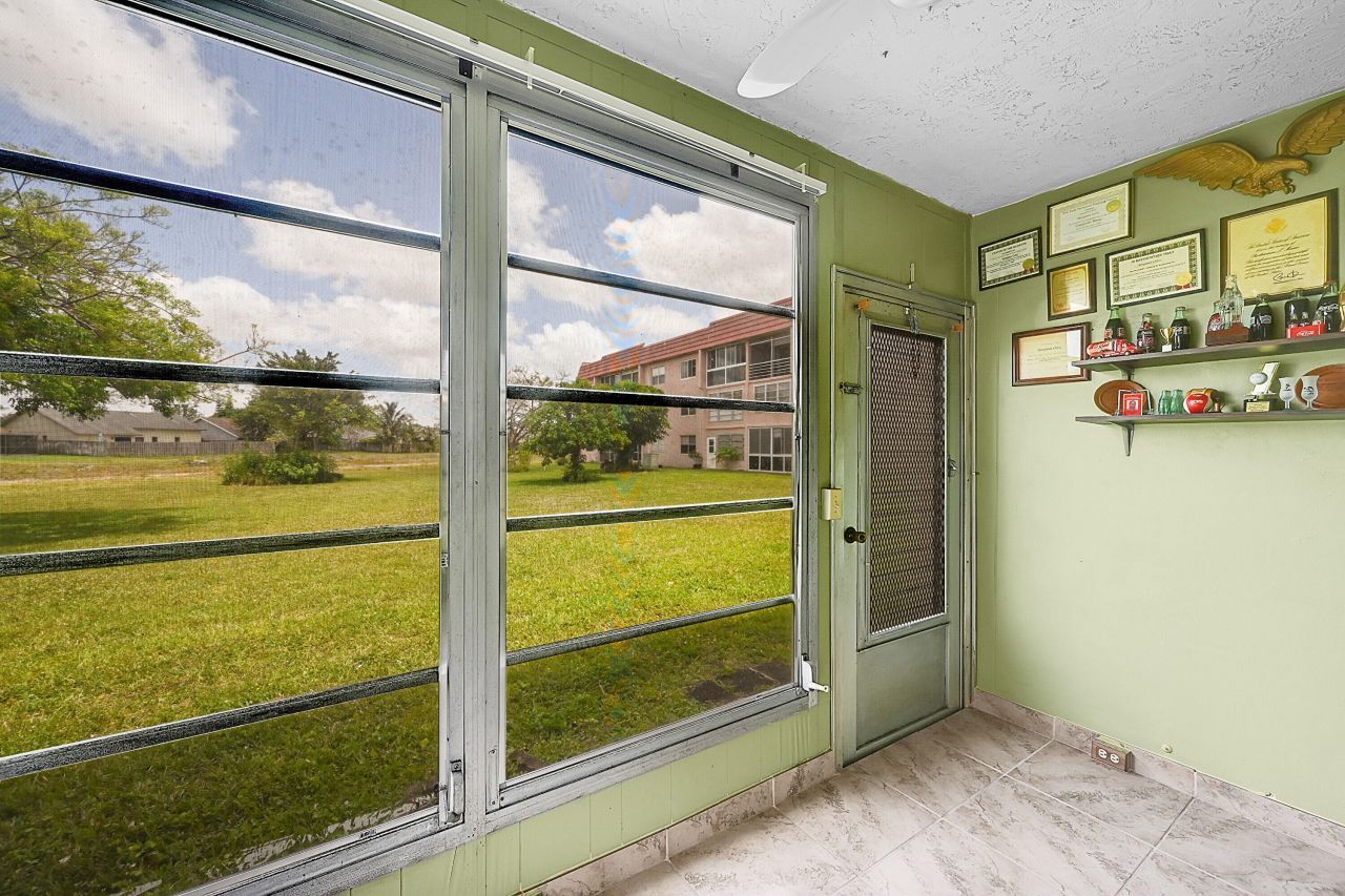 9621 Sunrise Lakes Boulevard, Unit 104, Sunrise, FL 33322 Photo