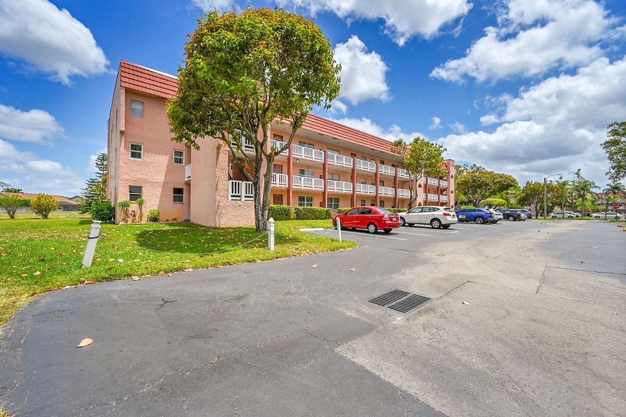 9621 Sunrise Lakes Boulevard, Unit 104, Sunrise, FL 33322 Photo