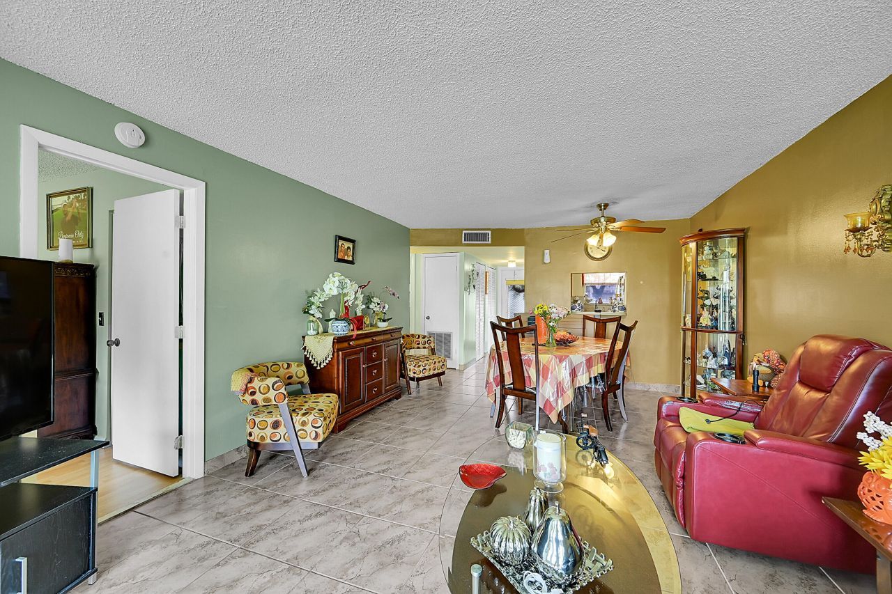 9621 Sunrise Lakes Boulevard, Unit 104, Sunrise, FL 33322 Photo