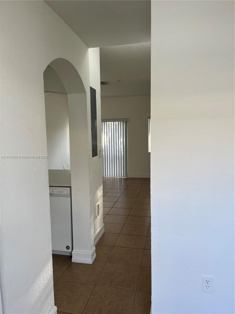 7985 NW 8th St, Unit 110A, Miami, FL 33126 Photo