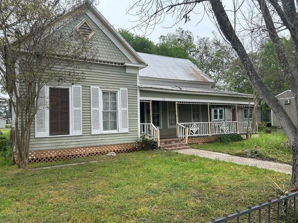 211, 205, 206 E Thigpen ST, Carmine, TX 78932