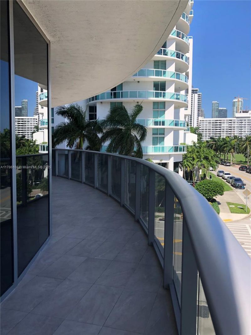 488 NE 18th St, Unit 215, Miami, FL 33132 Photo