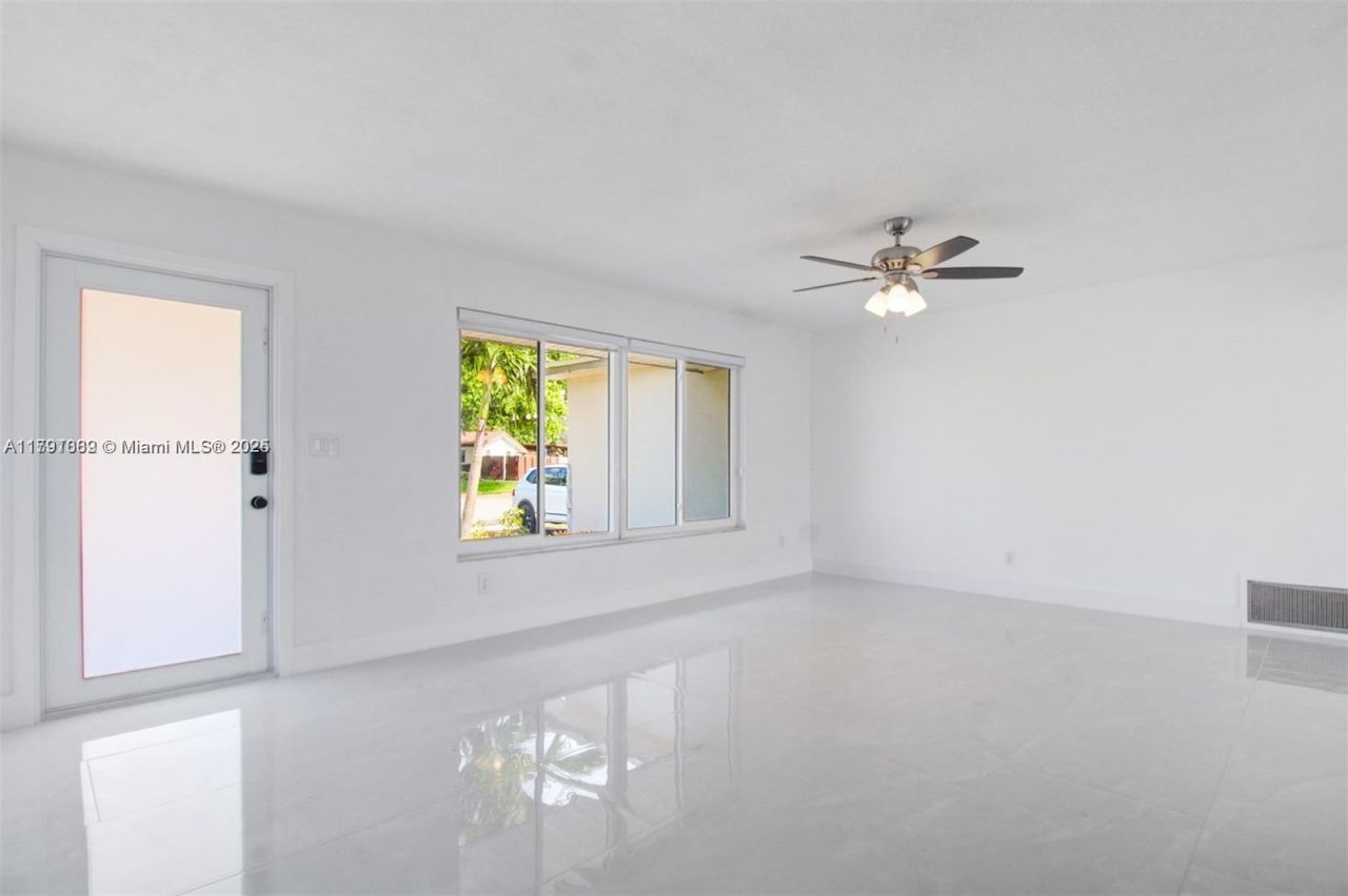 8441 NW 18th St, Pembroke Pines, FL 33024 Photo