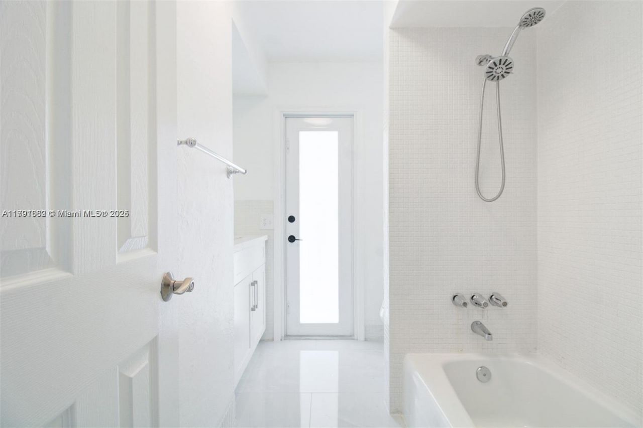 8441 NW 18th St, Pembroke Pines, FL 33024 Photo