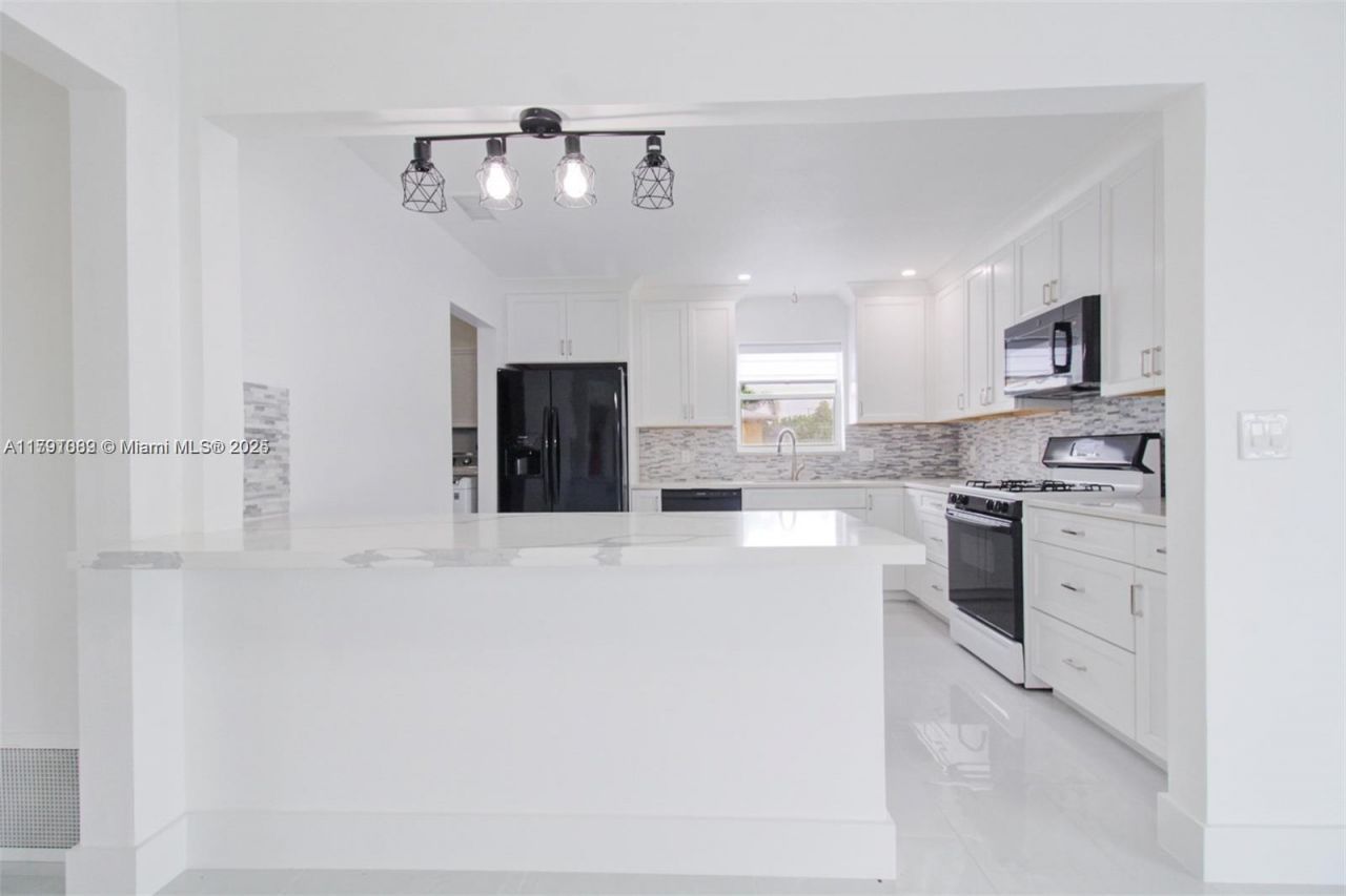 8441 NW 18th St, Pembroke Pines, FL 33024 Photo