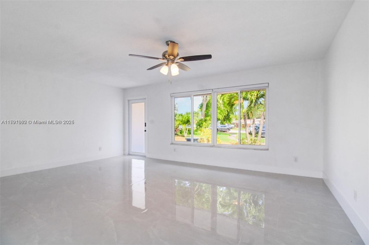 8441 NW 18th St, Pembroke Pines, FL 33024 Photo