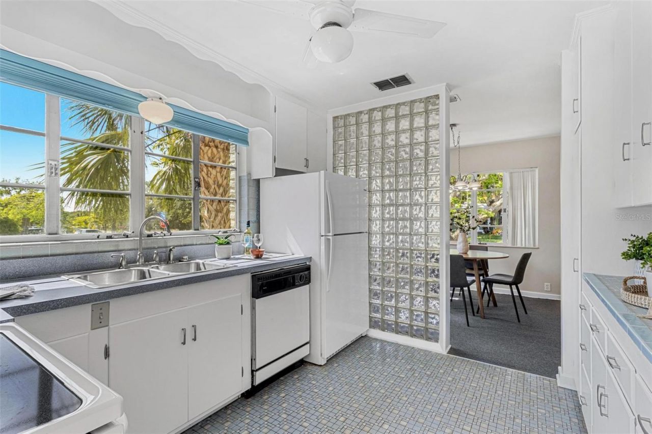 300 22nd Avenue S, Saint Petersburg, FL 33705 Photo