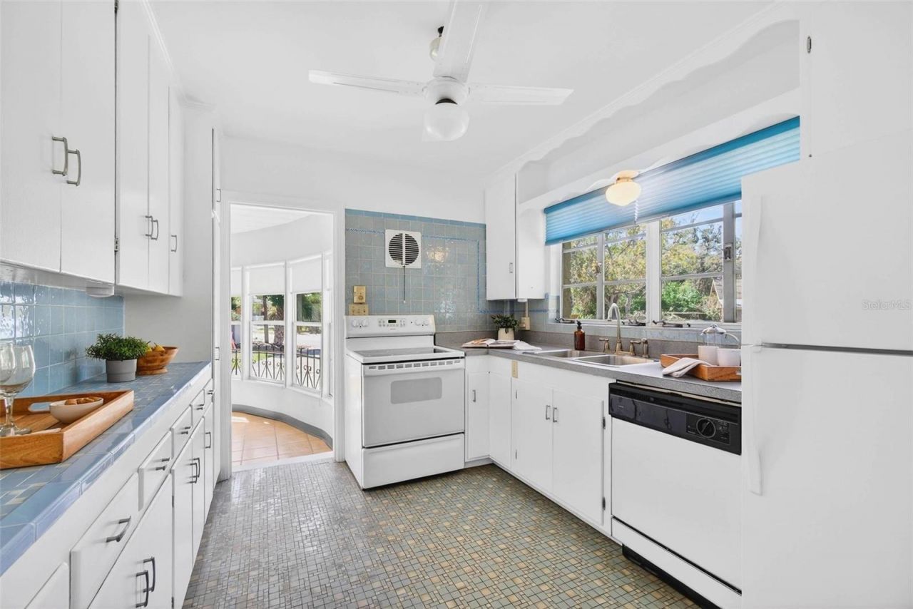 300 22nd Avenue S, Saint Petersburg, FL 33705 Photo