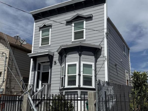 1130 E 11Th St, Oakland, CA 94606