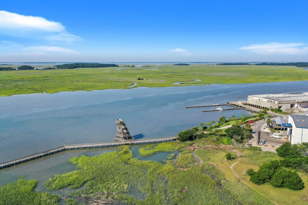 901 7th Street Photo 6