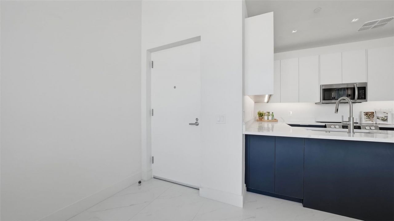 430 Kumquat Court, Unit 202, Sarasota, FL 34236 Photo