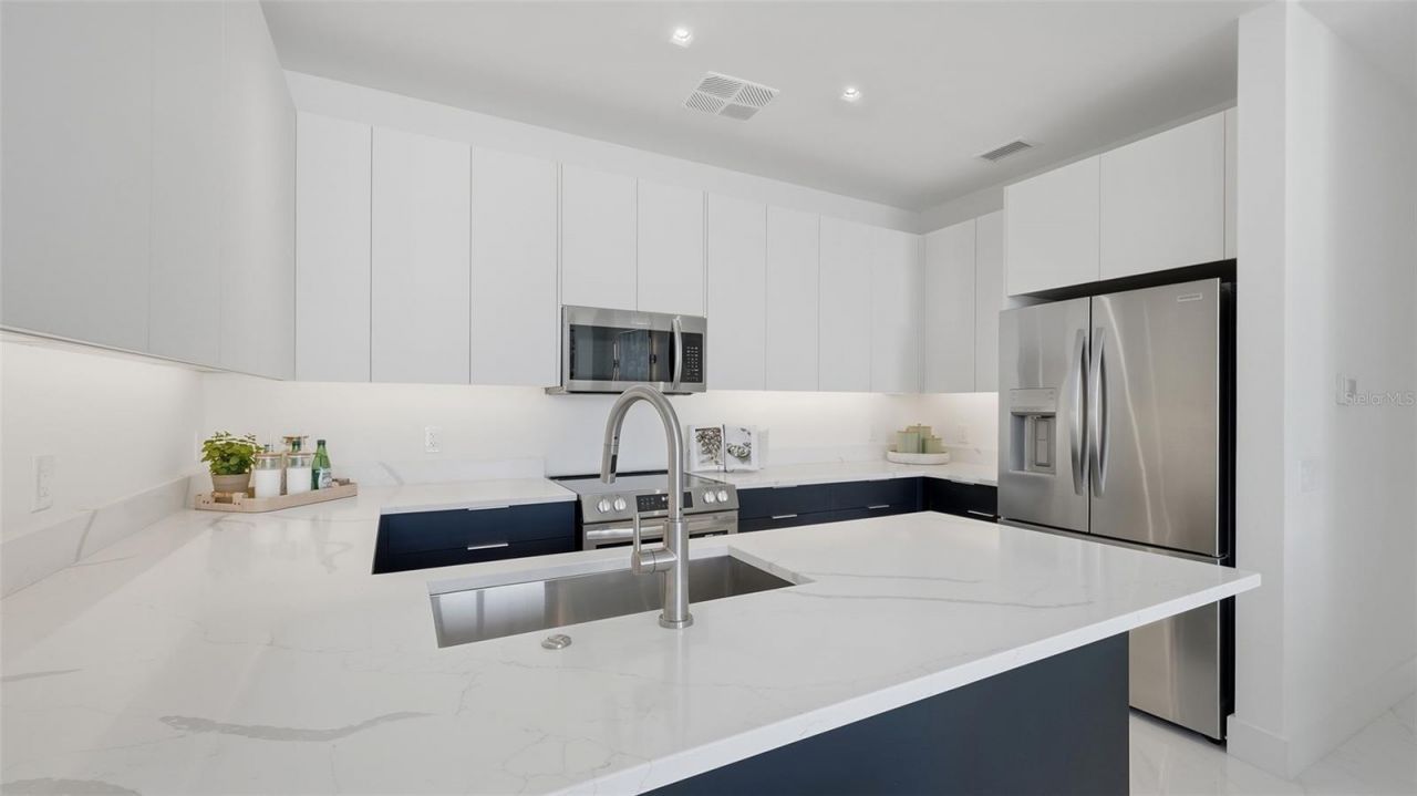 430 Kumquat Court, Unit 202, Sarasota, FL 34236 Photo