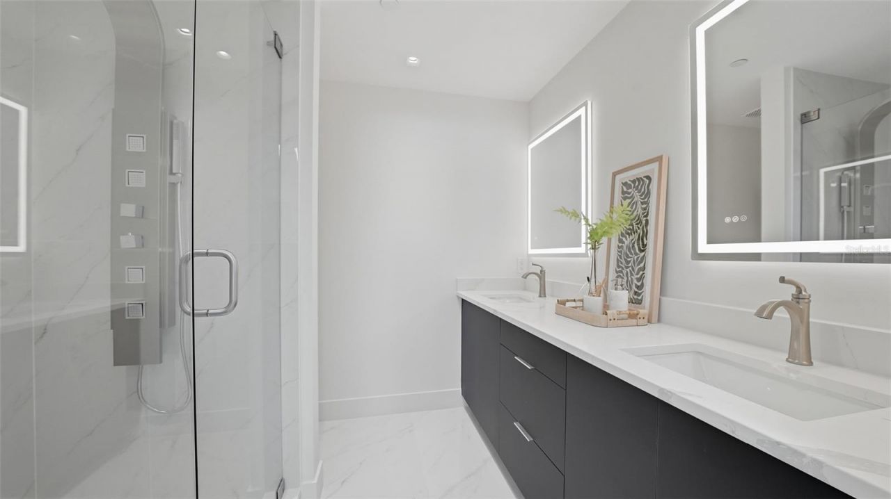 430 Kumquat Court, Unit 202, Sarasota, FL 34236 Photo