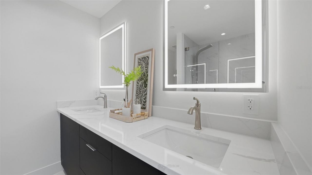 430 Kumquat Court, Unit 202, Sarasota, FL 34236 Photo
