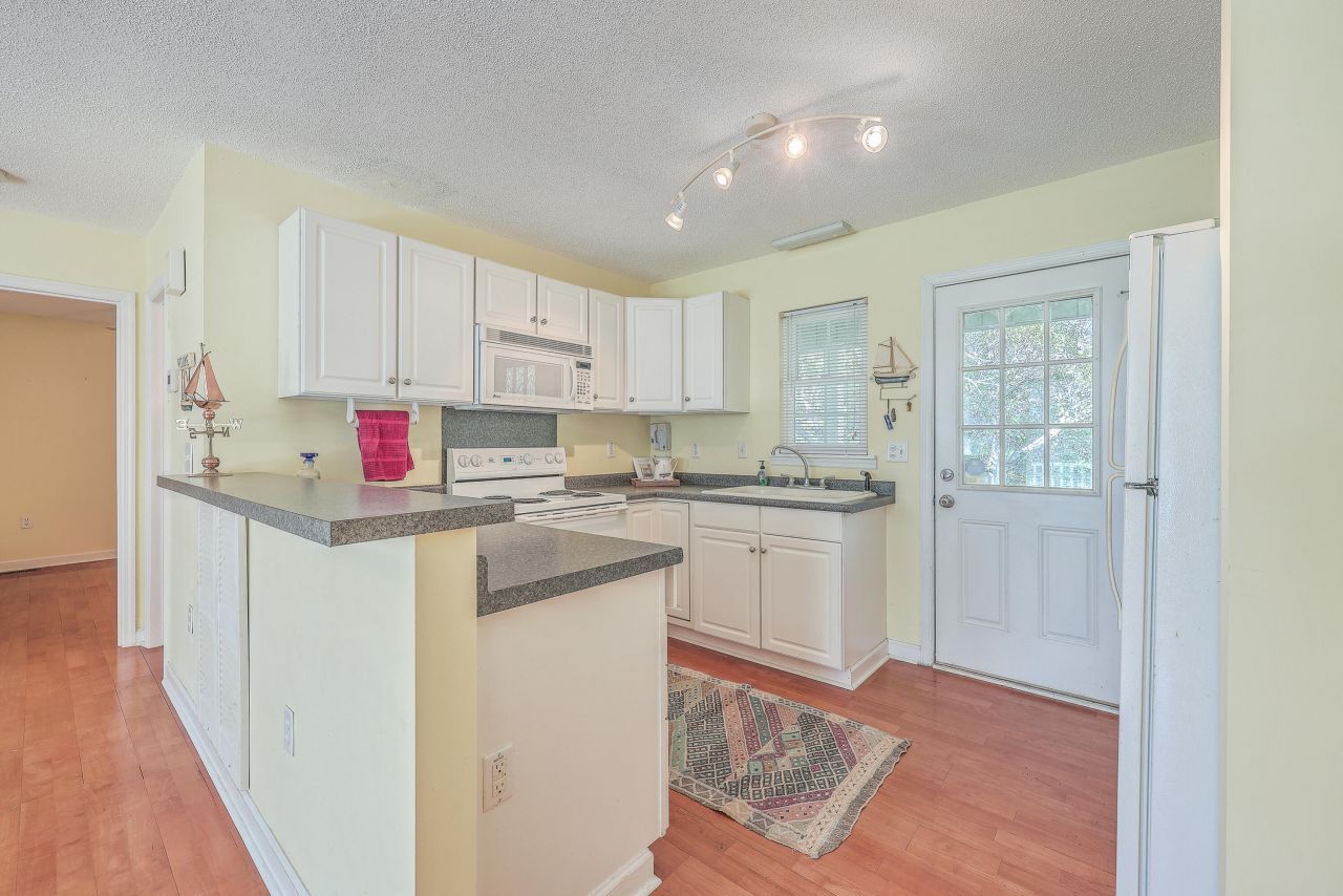 4401 Prices Bridge Lane Photo 8