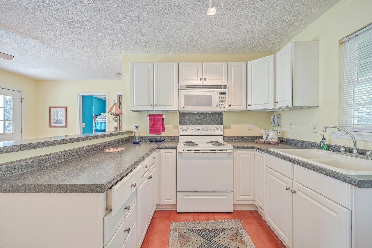 4401 Prices Bridge Lane Photo 9