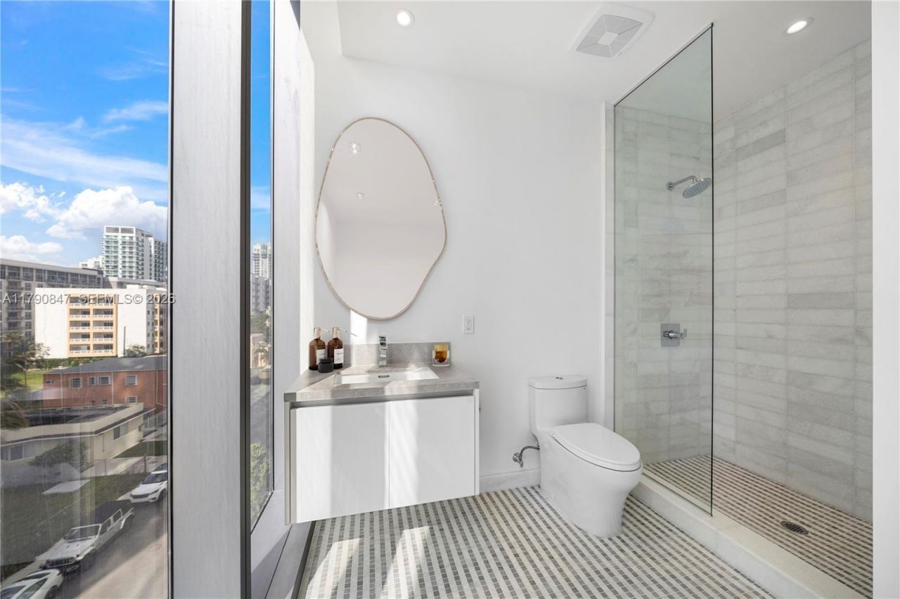 700 NE 26th Ter, Unit TH-403, Miami, FL 33137 Photo