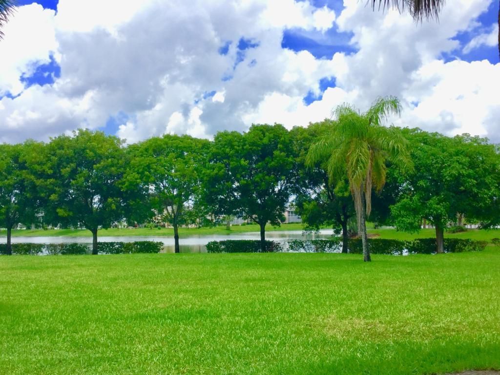 107 Sheffield E, West Palm Beach, FL 33417 Photo