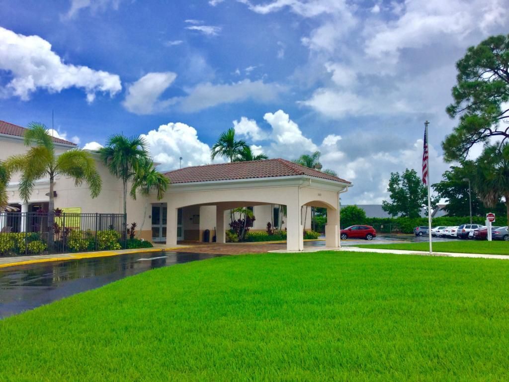 107 Sheffield E, West Palm Beach, FL 33417 Photo