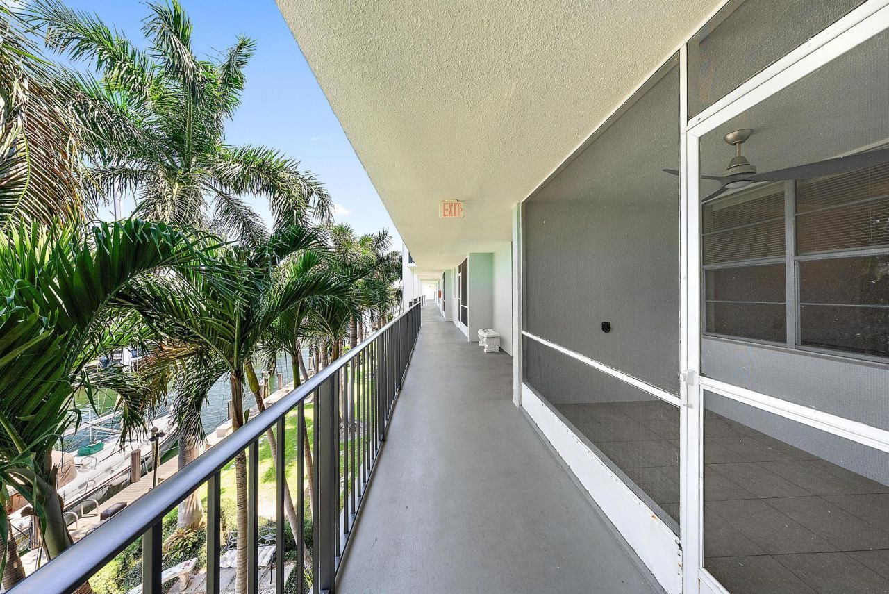 109 Paradise Harbour Boulevard, Unit 307, North Palm Beach, FL 33408 Photo