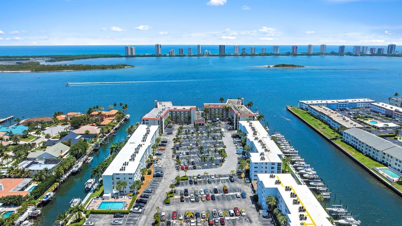 109 Paradise Harbour Boulevard, Unit 307, North Palm Beach, FL 33408 Photo