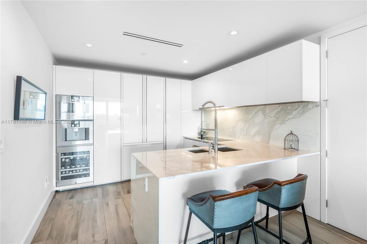 10201 Collins Ave, Unit 605, Bal Harbour, FL 33154 Photo