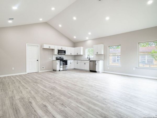 908 Plum, Floresville, TX 78114