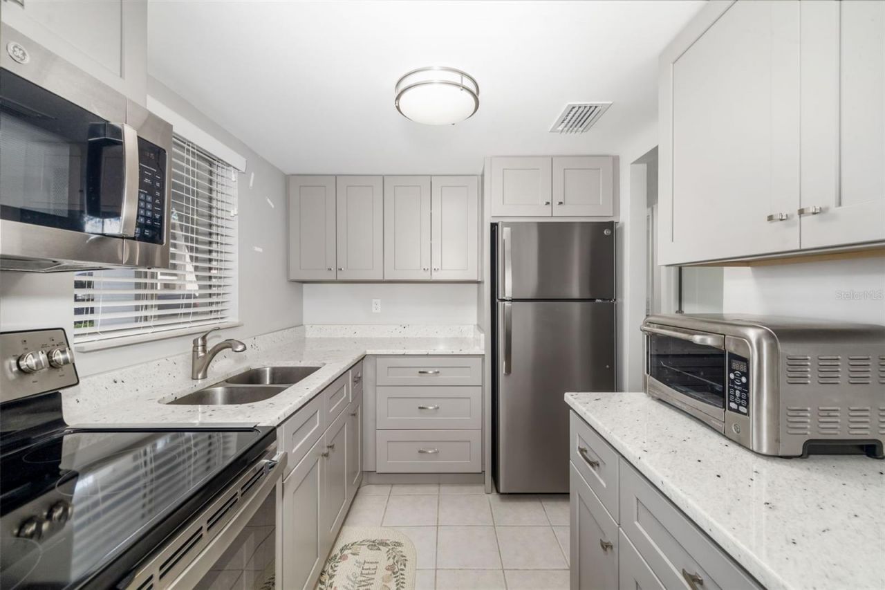 2008 Canal Drive, Unit M3, Bradenton, FL 34207 Photo