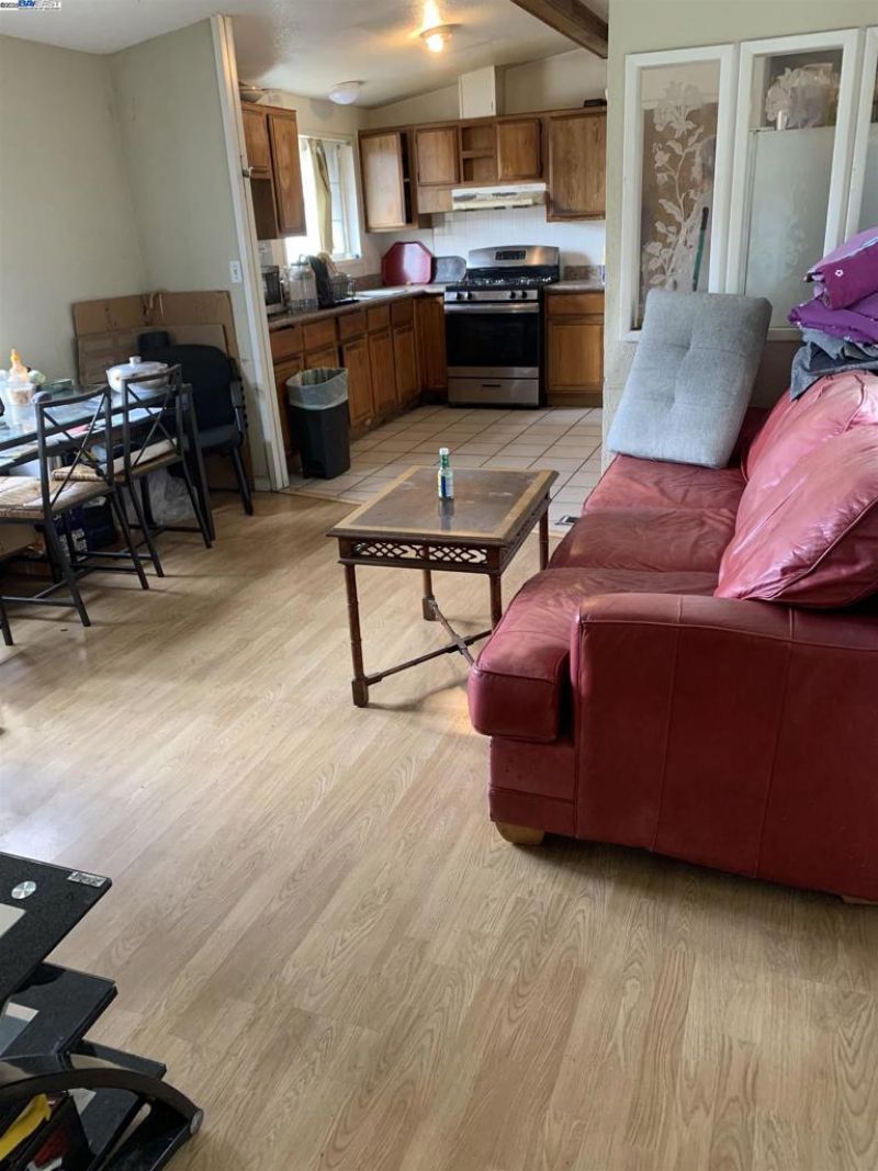 9656 D St, Oakland, CA 94603 Main Photo