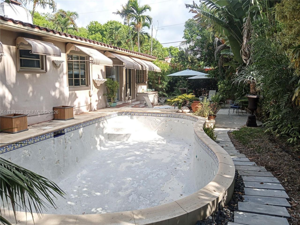 4187 S Le Jeune Rd, Miami, FL 33133 Photo