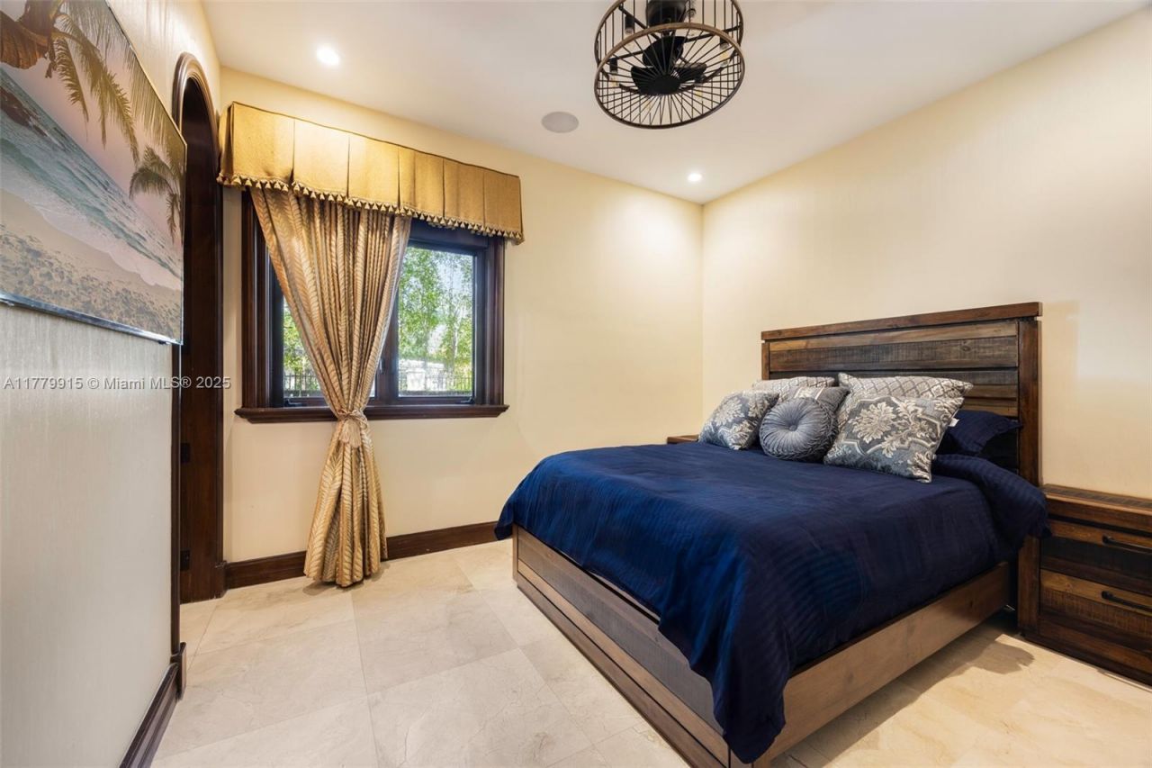 6016 Leonardo St, Coral Gables, FL 33146 Photo