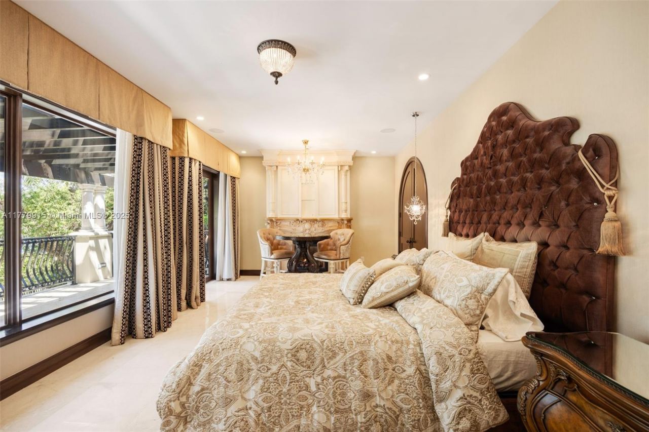 6016 Leonardo St, Coral Gables, FL 33146 Photo