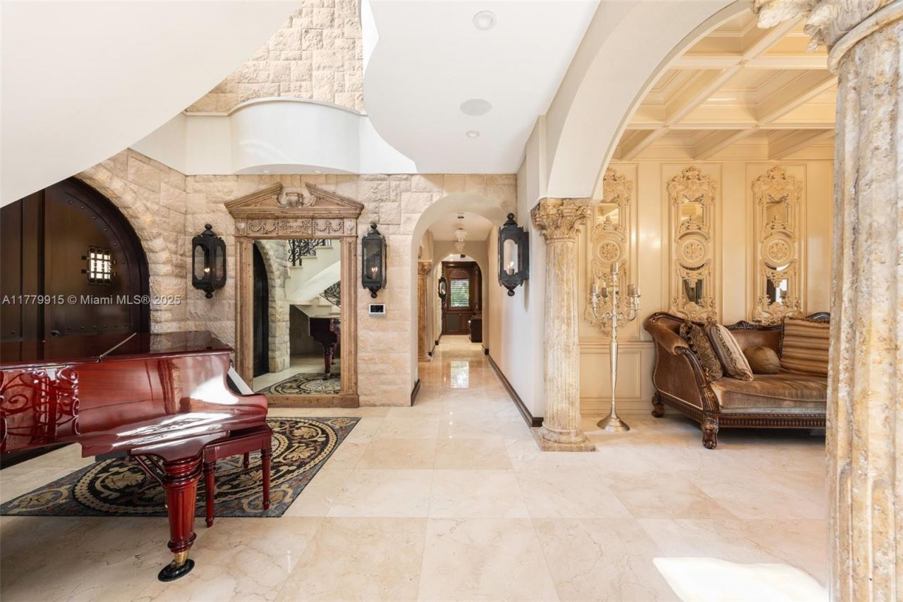 6016 Leonardo St, Coral Gables, FL 33146 Photo