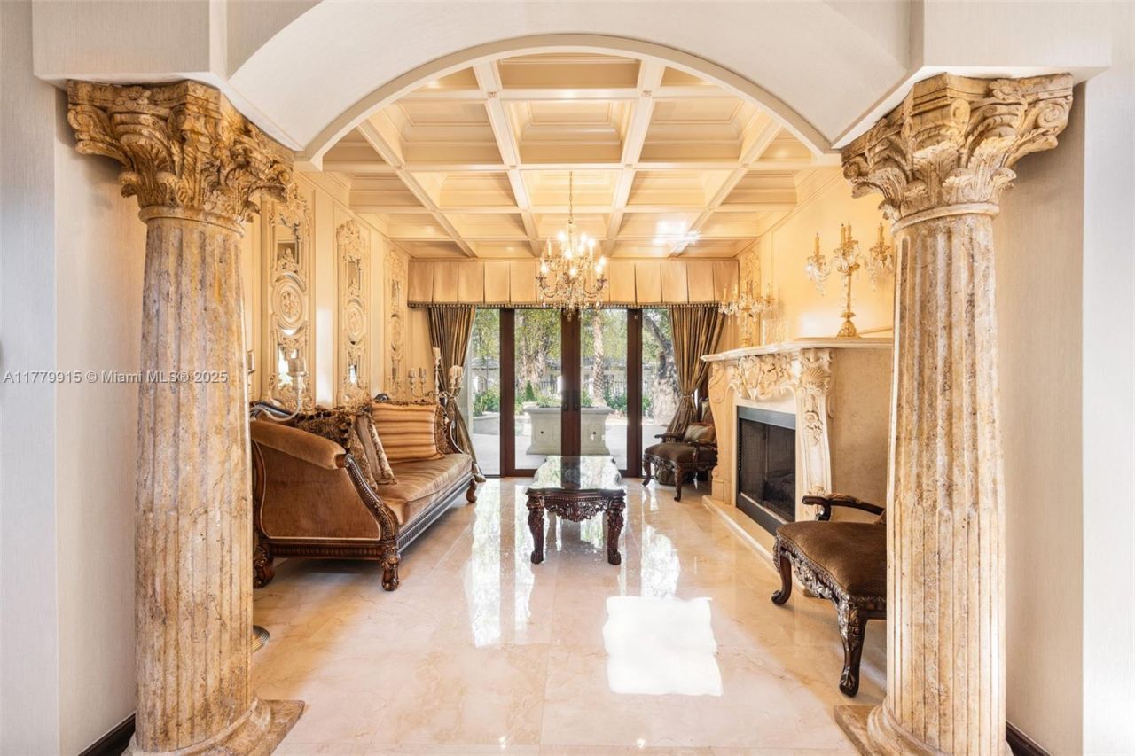 6016 Leonardo St, Coral Gables, FL 33146 Photo